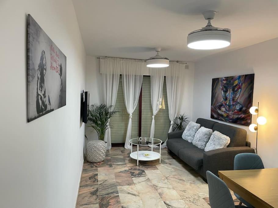 Apartamento Primera Linea Playa-Youtripmalaga فوينخيرولا المظهر الخارجي الصورة